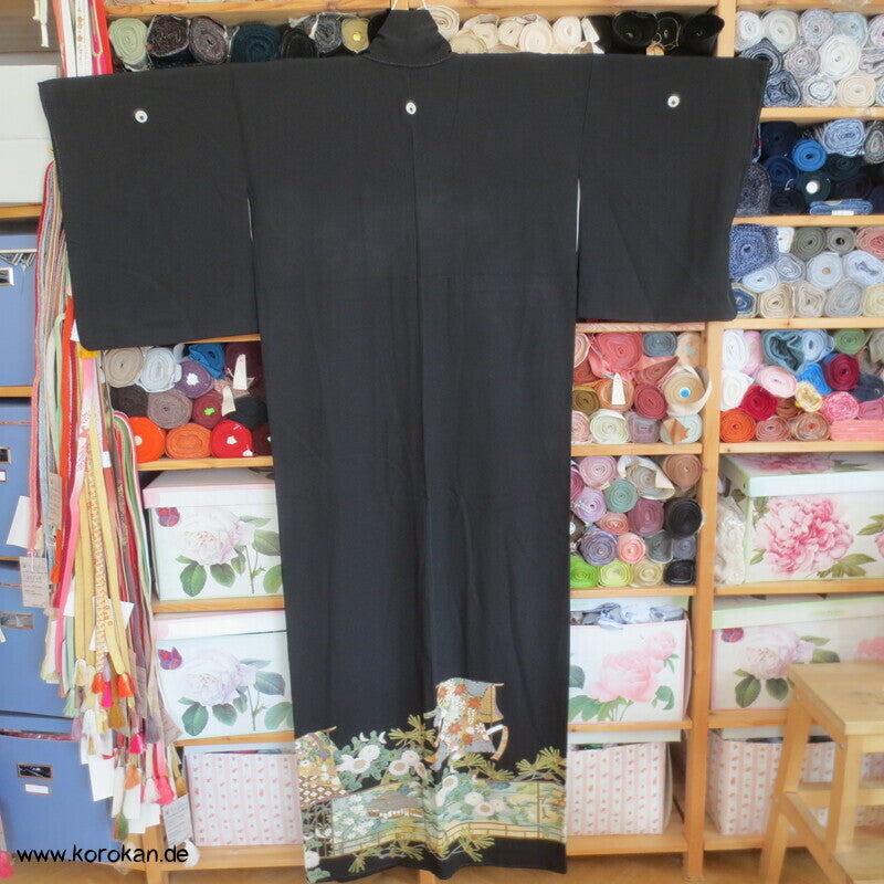 Im Wind hängender Kimono Tomesode