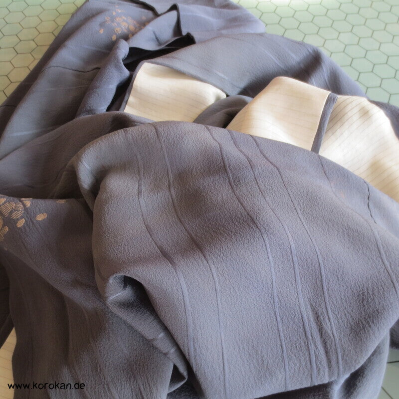 zarteste Gold und Silber Kugeln auf grau Sha Seiden Hitoe Kimono