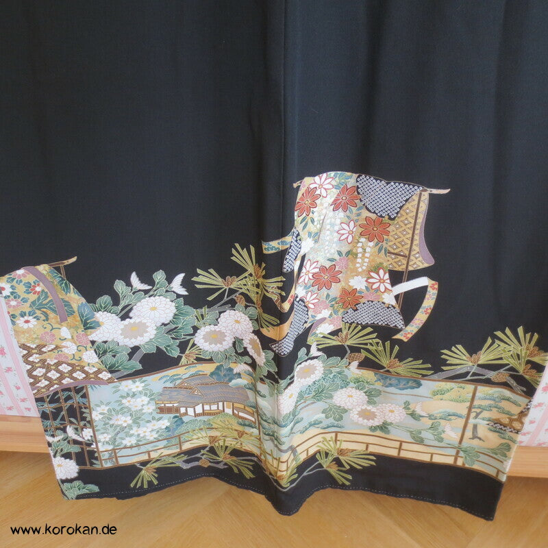 Im Wind hängender Kimono Tomesode