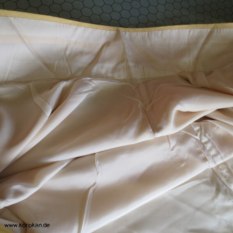 gelb glitzernder Seidendamast Furisode Kimono , Sakura