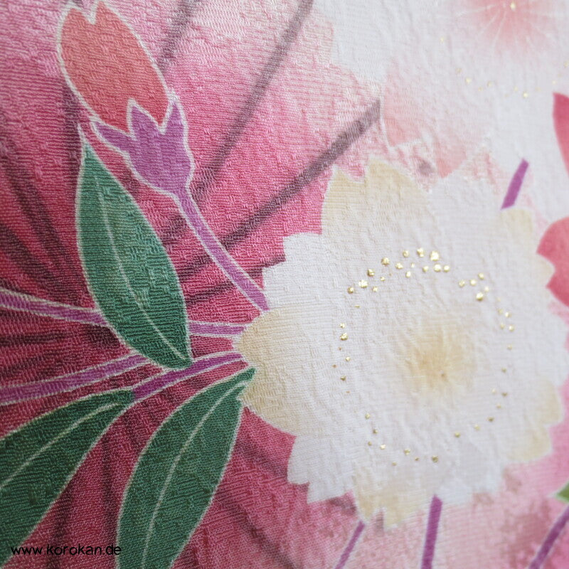 Blütenschwung auf rosa Damast Seide Furisode Kimono