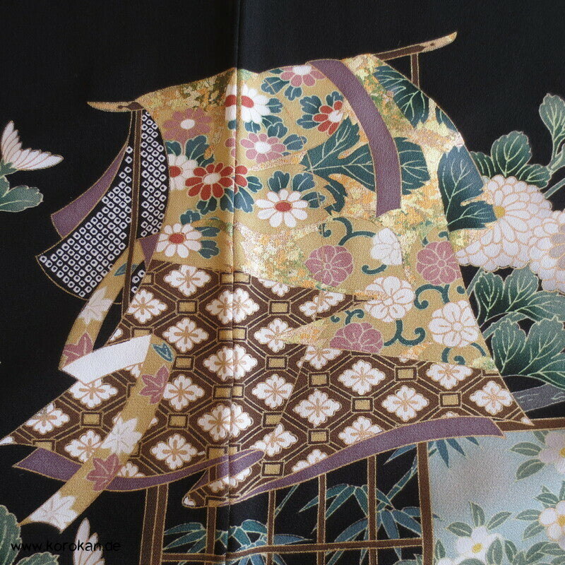 Im Wind hängender Kimono Tomesode