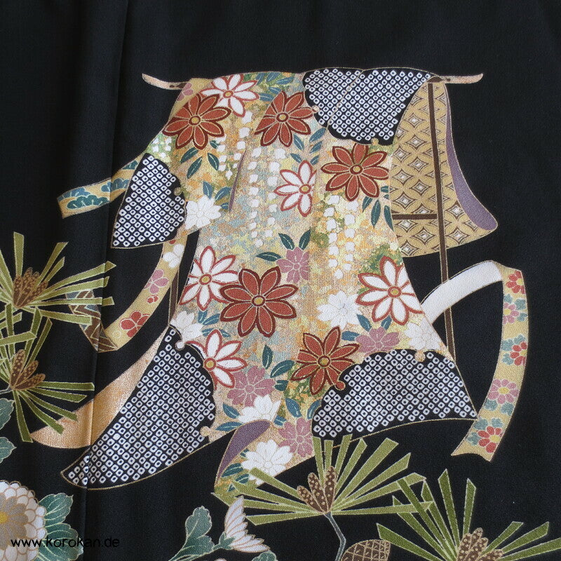 Im Wind hängender Kimono Tomesode