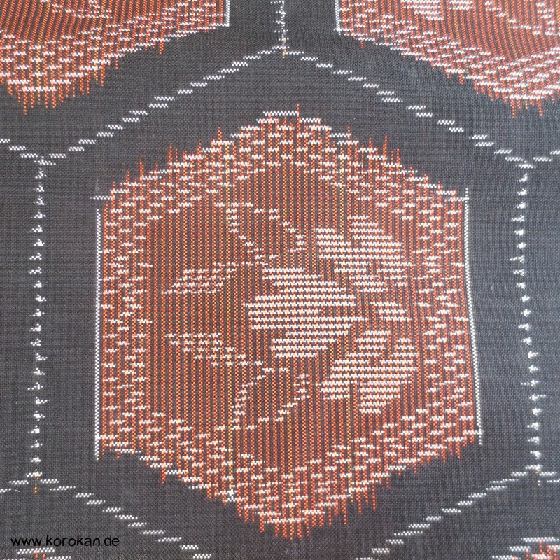 Kikko Kasuri Tsumugi Kimono Seide, dicht gewebt
