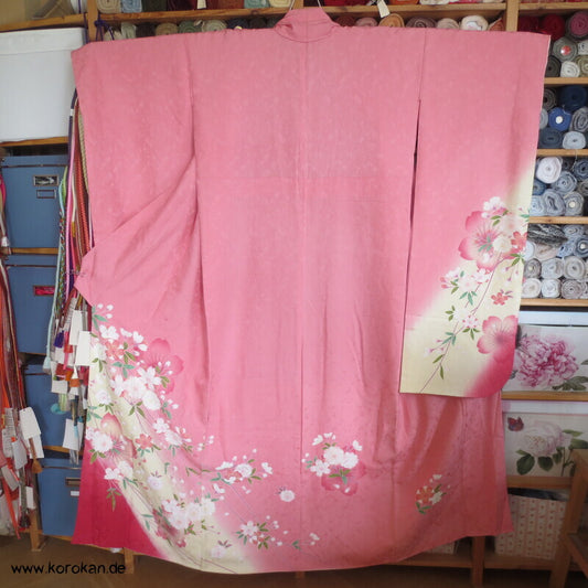 Blütenschwung auf rosa Damast Seide Furisode Kimono