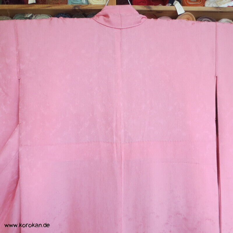 Blütenschwung auf rosa Damast Seide Furisode Kimono