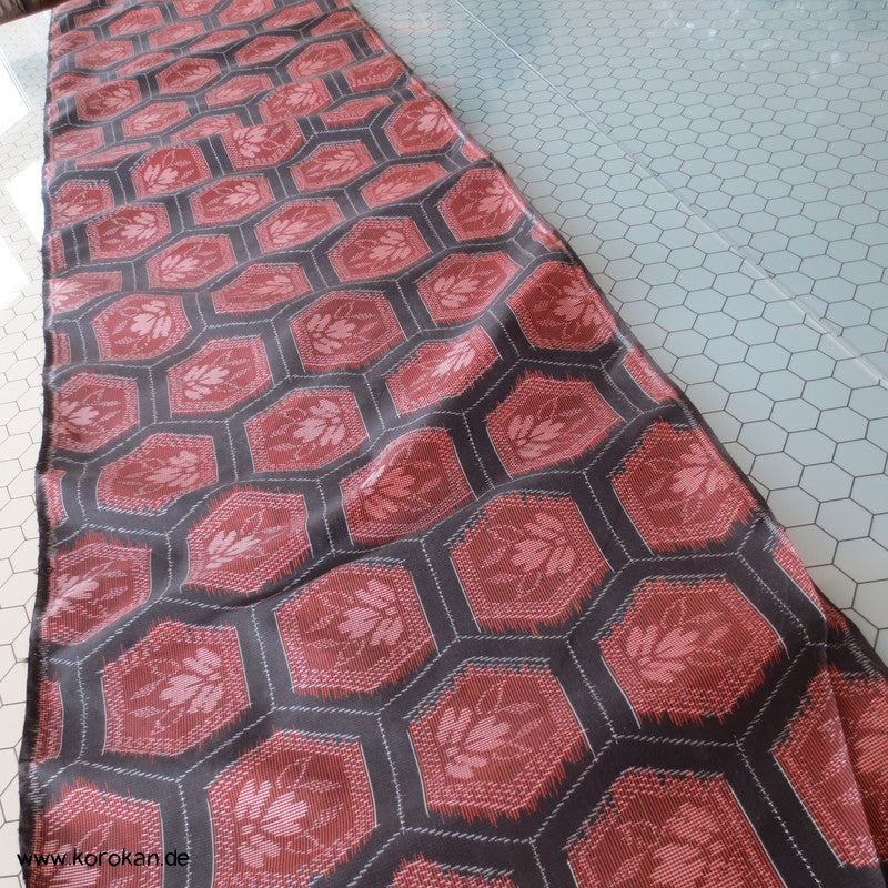 Kikko Kasuri Tsumugi Kimono Seide, dicht gewebt