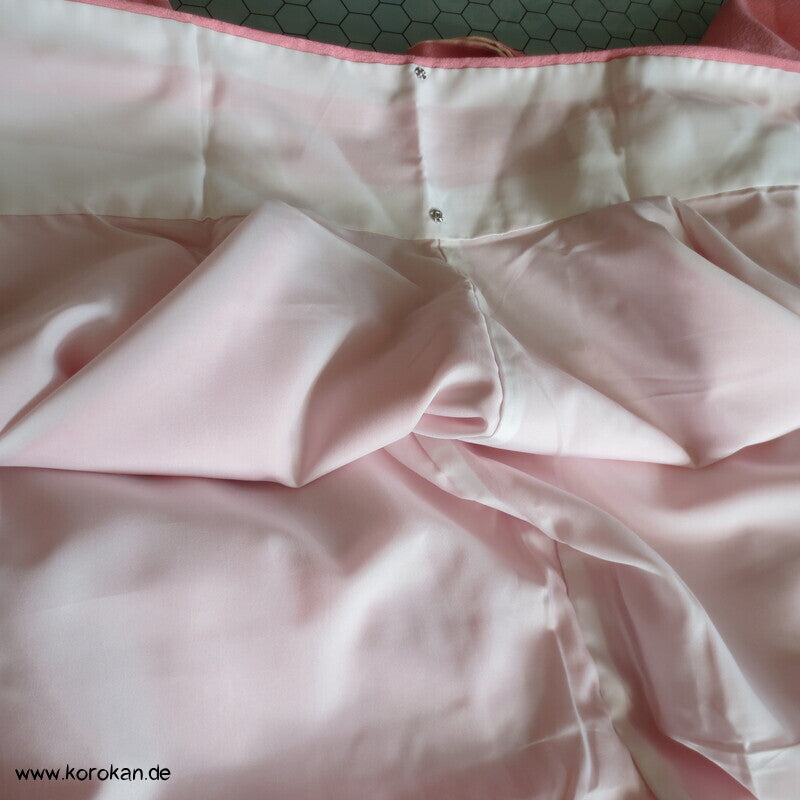 Blütenschwung auf rosa Damast Seide Furisode Kimono