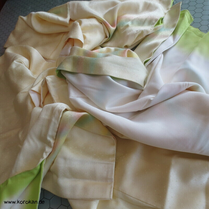 Homongi Seidendamast Kimono regenbogen auf lime