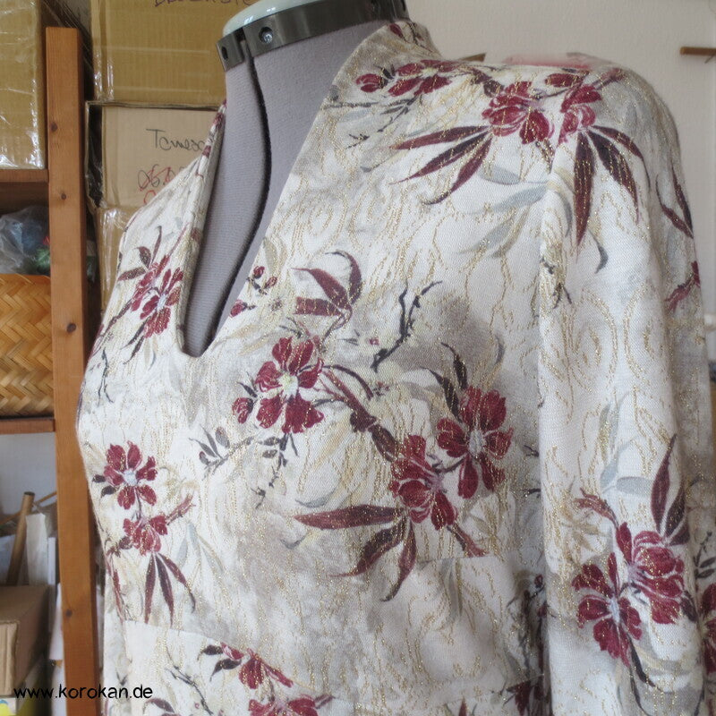 Viscosejacquardjersey schmales Kleid mit goldenen Aspekten, Gr. M
