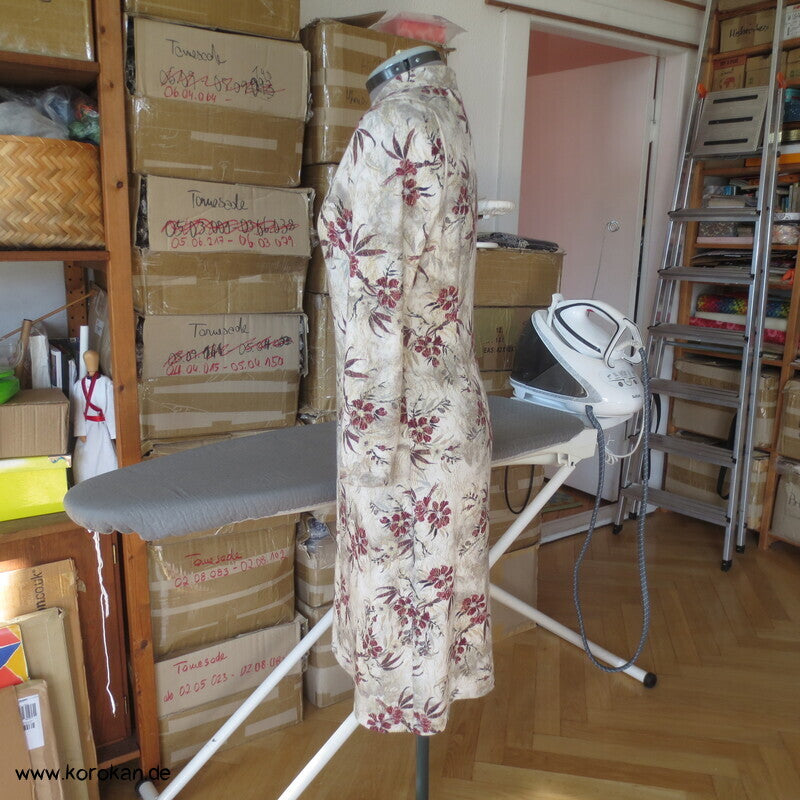 Viscosejacquardjersey schmales Kleid mit goldenen Aspekten, Gr. M