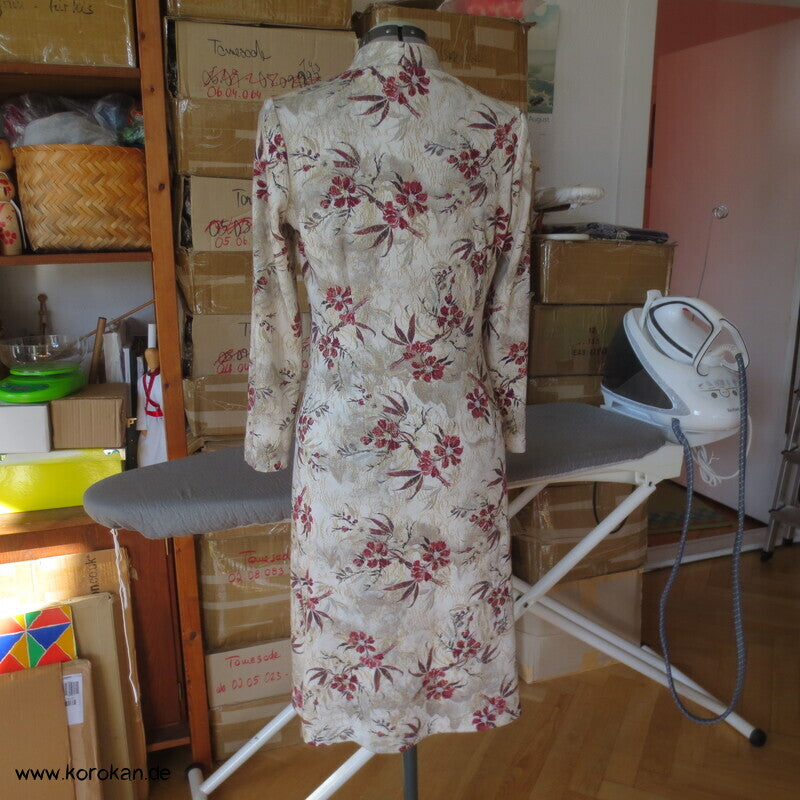 Viscosejacquardjersey schmales Kleid mit goldenen Aspekten, Gr. M