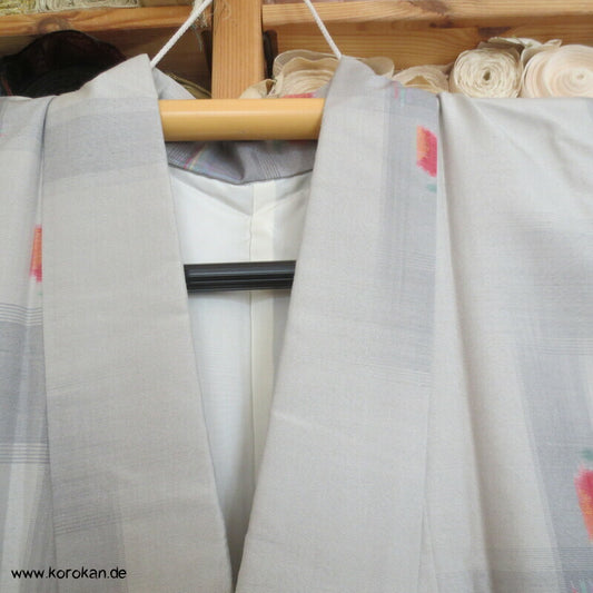 abstrakte Blüten Kasuri Tsumugi Seiden japanischer Alltags Kimono