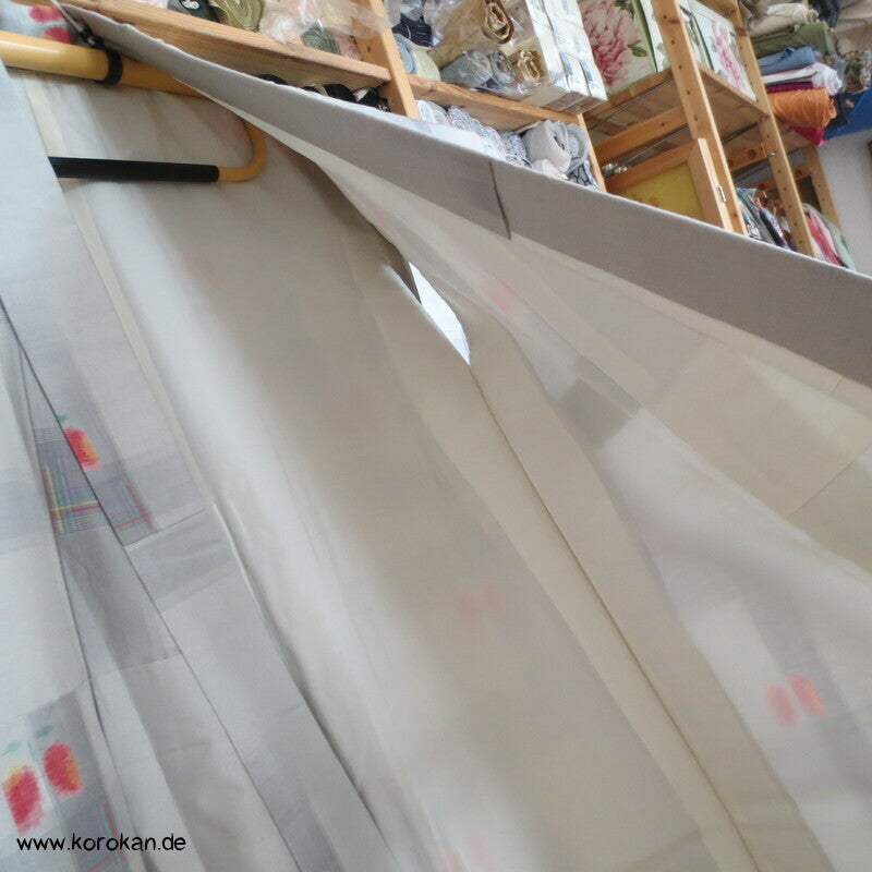 abstrakte Blüten Kasuri Tsumugi Seiden japanischer Alltags Kimono