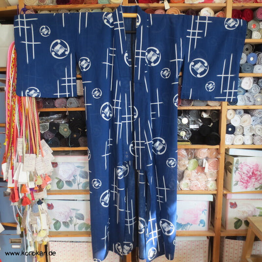 weiße Mon und Symbole auf blau Hitoe Kimono