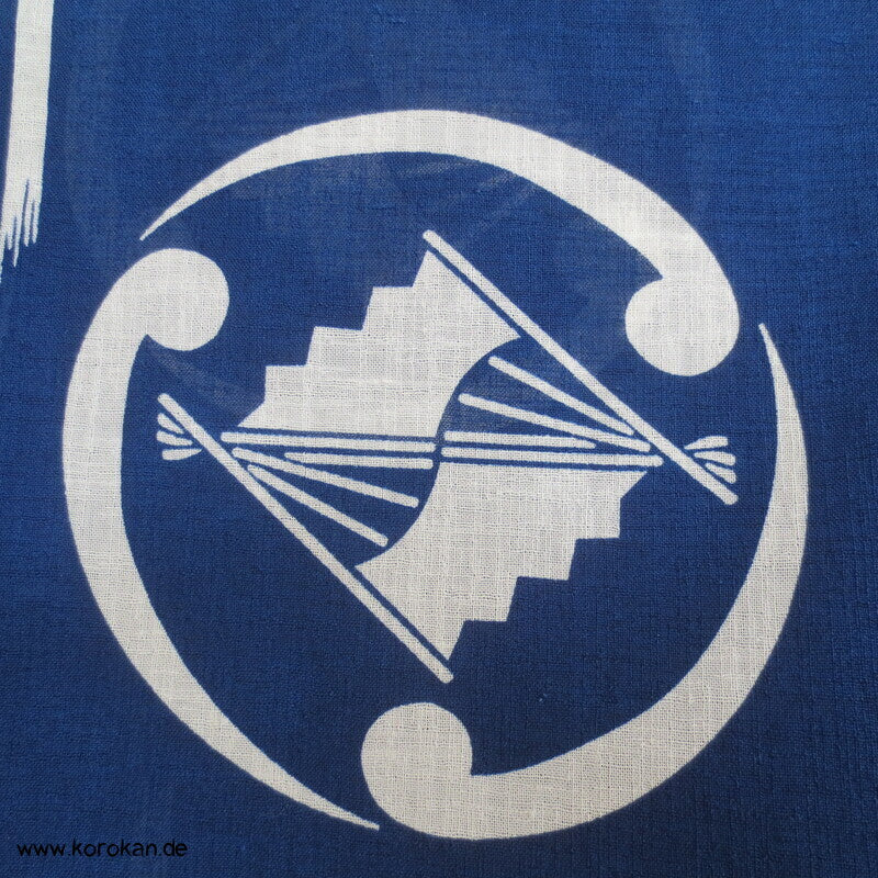 weiße Mon und Symbole auf blau Hitoe Kimono