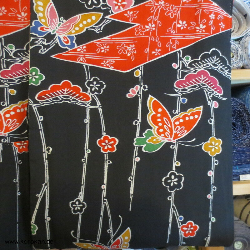 bunte Muster auf schwarzer Seide Homongi Kimono
