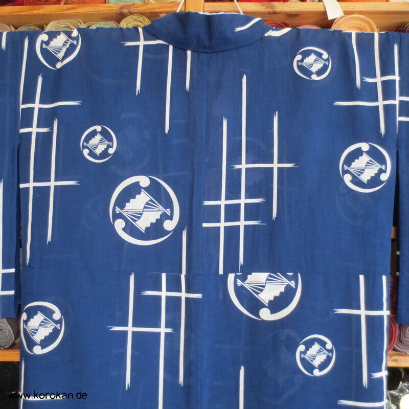 weiße Mon und Symbole auf blau Hitoe Kimono