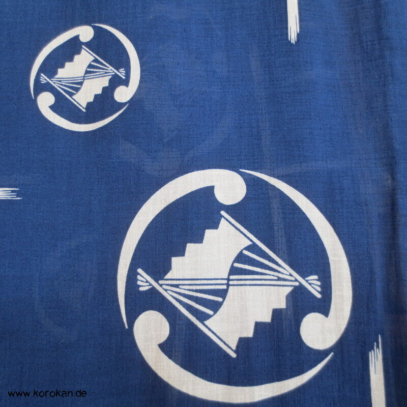 weiße Mon und Symbole auf blau Hitoe Kimono