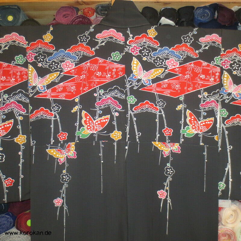 bunte Muster auf schwarzer Seide Homongi Kimono