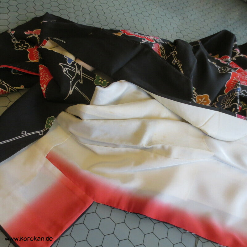 bunte Muster auf schwarzer Seide Homongi Kimono