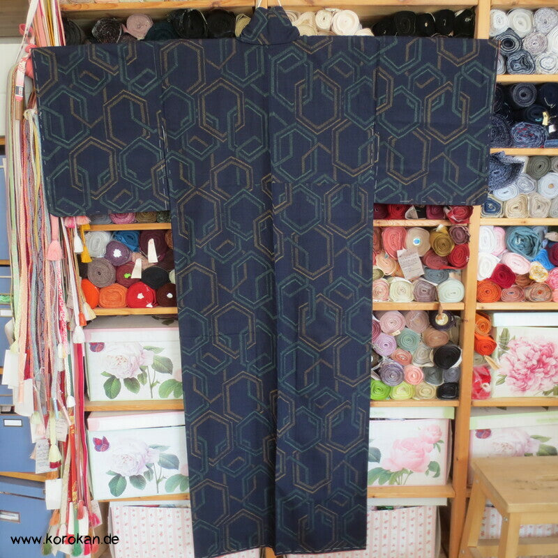 japanischer Kikko Schildkrötpanzer Kasuri Tokamachi Tsumugi Seiden Kimono