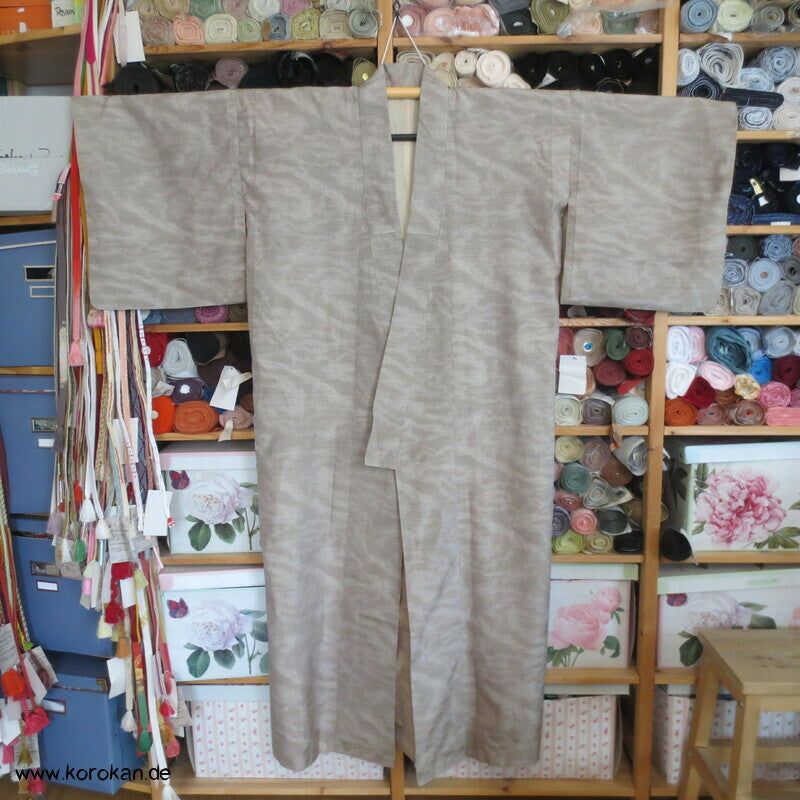 XXL Tsumugi Kasuri japanischer Seiden Kimono, annual growth Muster