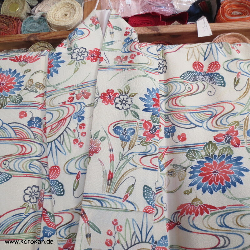 Bingata Druck Wellen, Iris, Blüten, Schmetterlinge Seidencrepe Komon Kimono