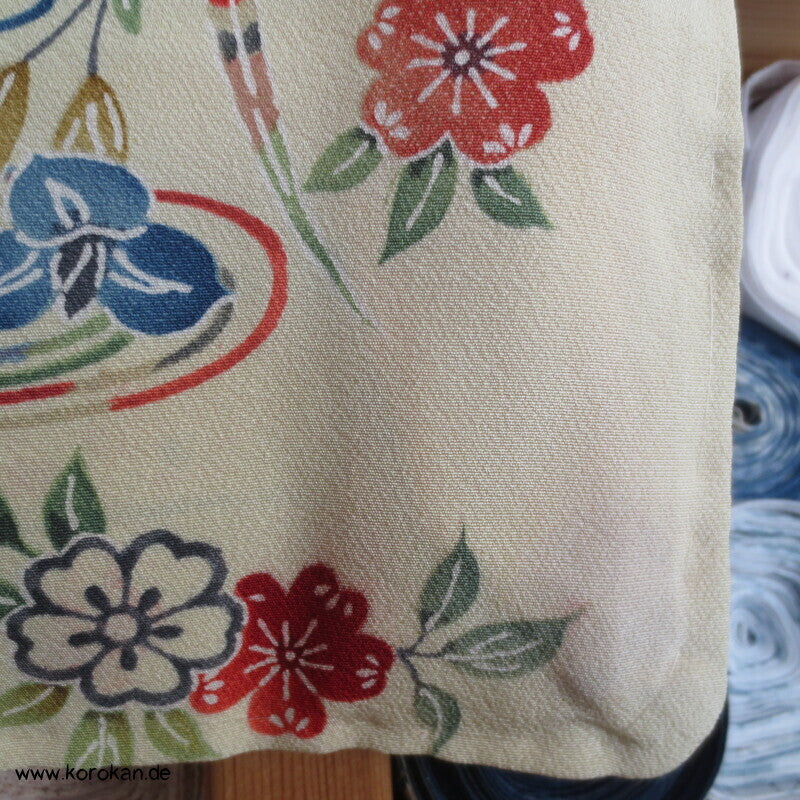 Bingata Druck Wellen, Iris, Blüten, Schmetterlinge Seidencrepe Komon Kimono