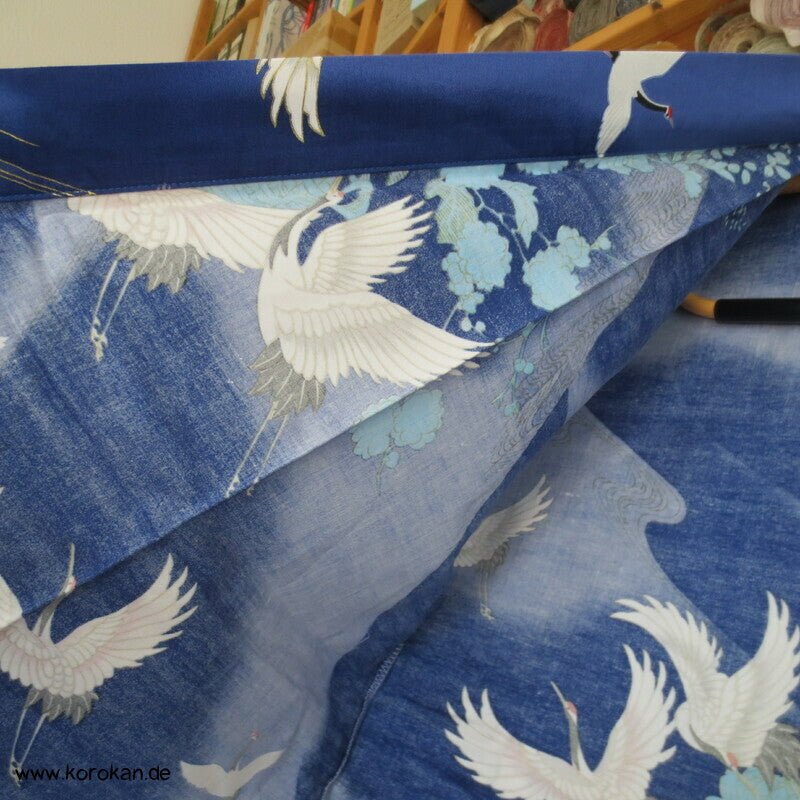 Moderner Japan Kimono Yukata mit Kranichen - Morgenmantel mit Gürtel