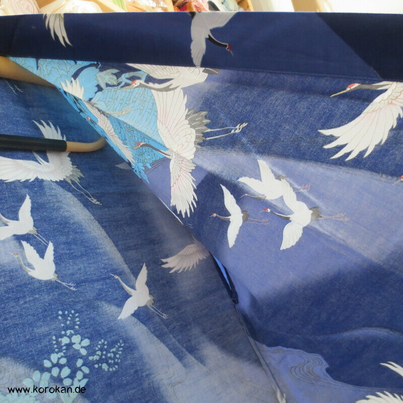 Moderner Japan Kimono Yukata mit Kranichen - Morgenmantel mit Gürtel