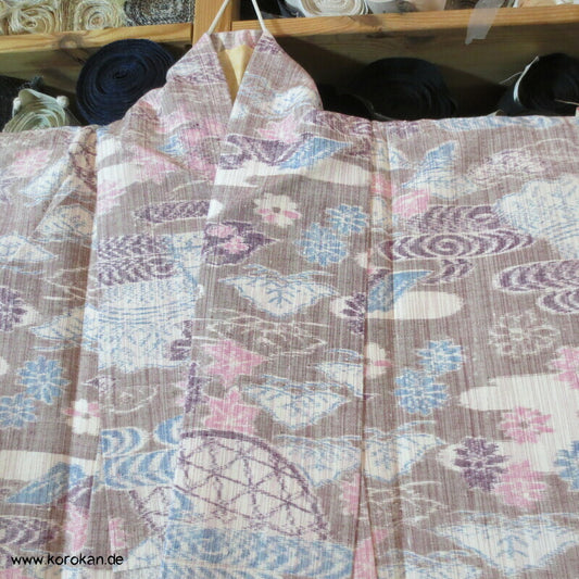 taupe rosa hellblau Egasumi Druck Kasuri Tsumugi Kimono