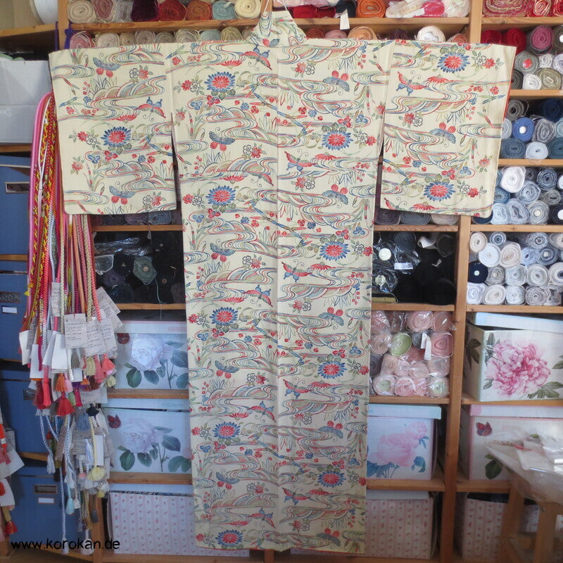 Bingata Druck Wellen, Iris, Blüten, Schmetterlinge Seidencrepe Komon Kimono