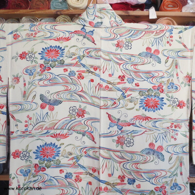 Bingata Druck Wellen, Iris, Blüten, Schmetterlinge Seidencrepe Komon Kimono