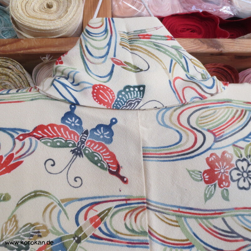 Bingata Druck Wellen, Iris, Blüten, Schmetterlinge Seidencrepe Komon Kimono