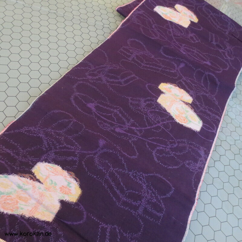 Bento Box Kasuri auf lila Tsumugi Kimono Seide