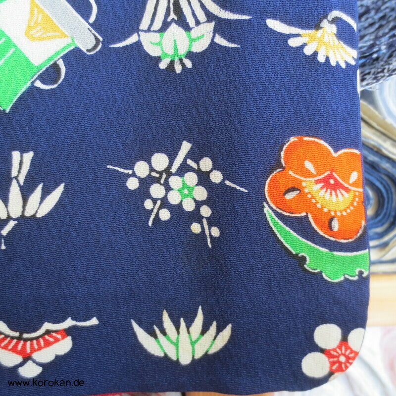 Schätze / Symbole auf blau Komon Kimono Seidencrepe