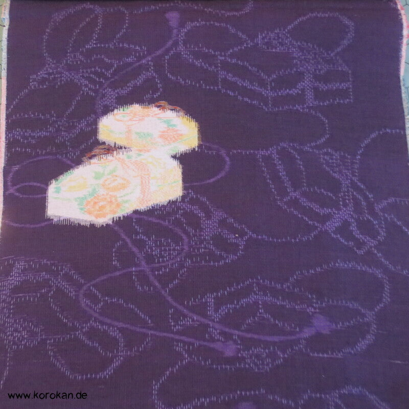 Bento Box Kasuri auf lila Tsumugi Kimono Seide