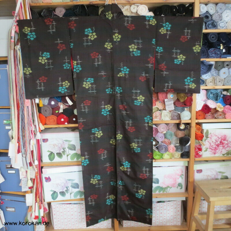 Art deco bunte Blumen auf dunklem Grund Meisen Seiden Kimono