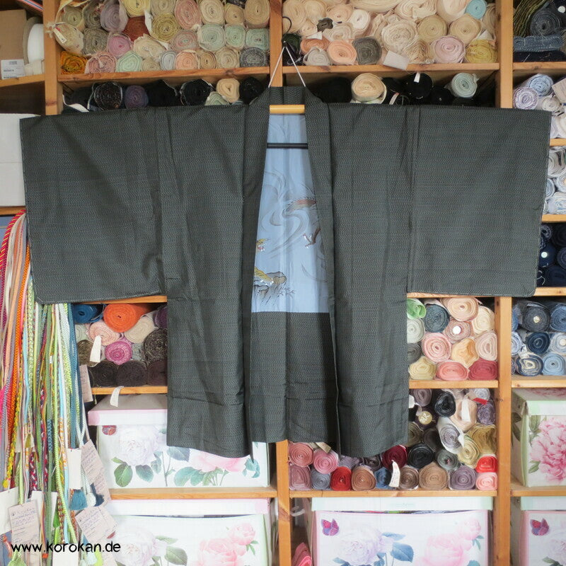 Tsumugi Seiden Haori, schwarz beige mit Tiger und Drachenfutter