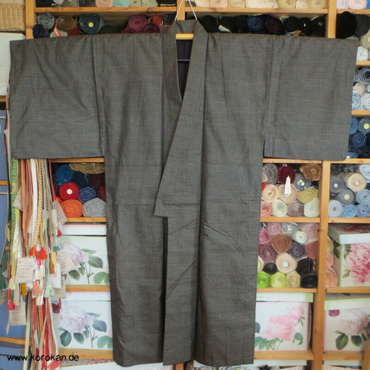 Tsumugi Kasuri schwarzbraunes Kikko Komon Kimono