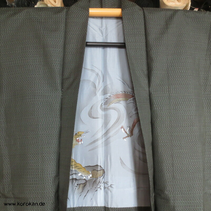 Tsumugi Seiden Haori, schwarz beige mit Tiger und Drachenfutter