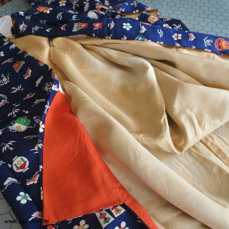 Schätze / Symbole auf blau Komon Kimono Seidencrepe