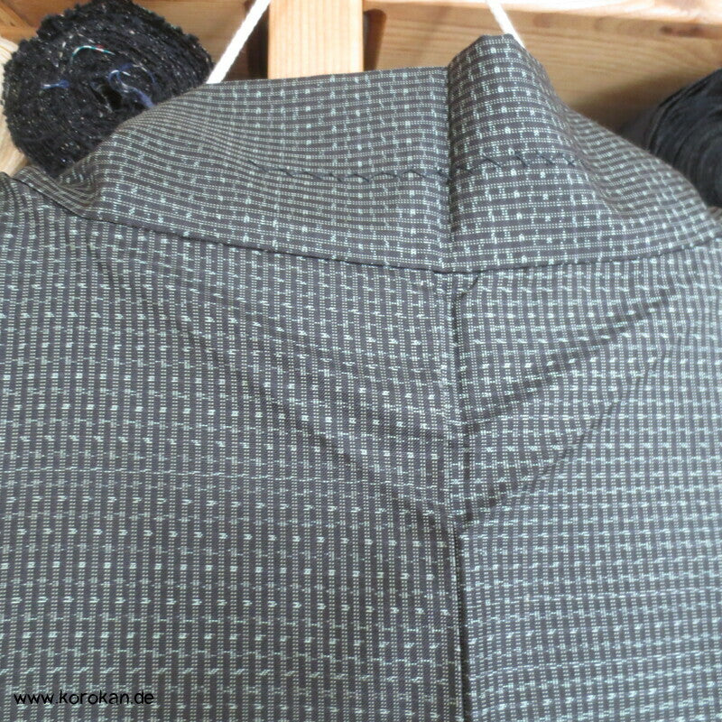 Tsumugi Seiden Haori, schwarz beige mit Tiger und Drachenfutter