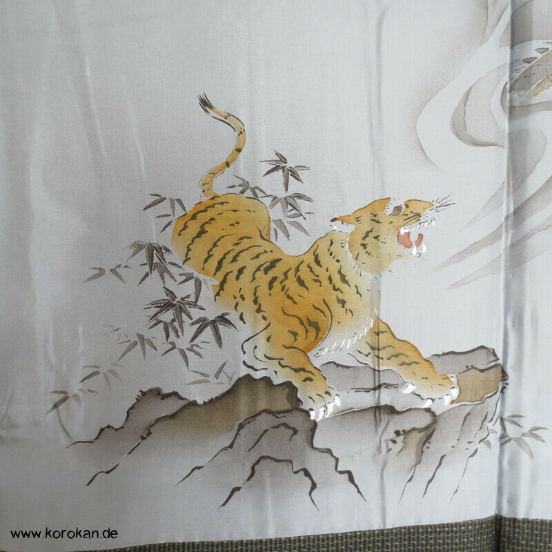 Tsumugi Seiden Haori, schwarz beige mit Tiger und Drachenfutter