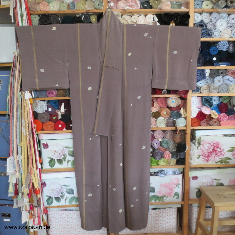 Blüten und goldene Streifen antiker Seidencrepe Komon Kimono