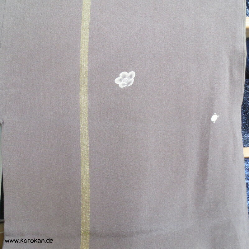 Blüten und goldene Streifen antiker Seidencrepe Komon Kimono
