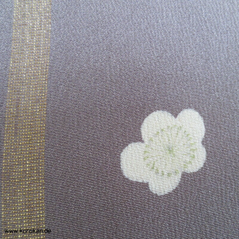 Blüten und goldene Streifen antiker Seidencrepe Komon Kimono