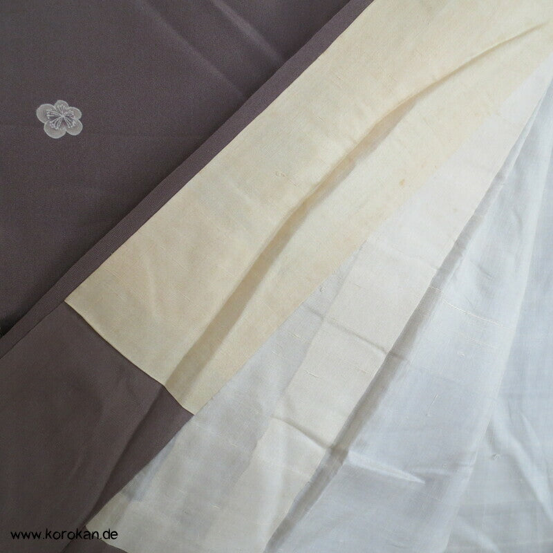 Blüten und goldene Streifen antiker Seidencrepe Komon Kimono
