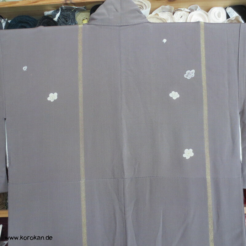 Blüten und goldene Streifen antiker Seidencrepe Komon Kimono